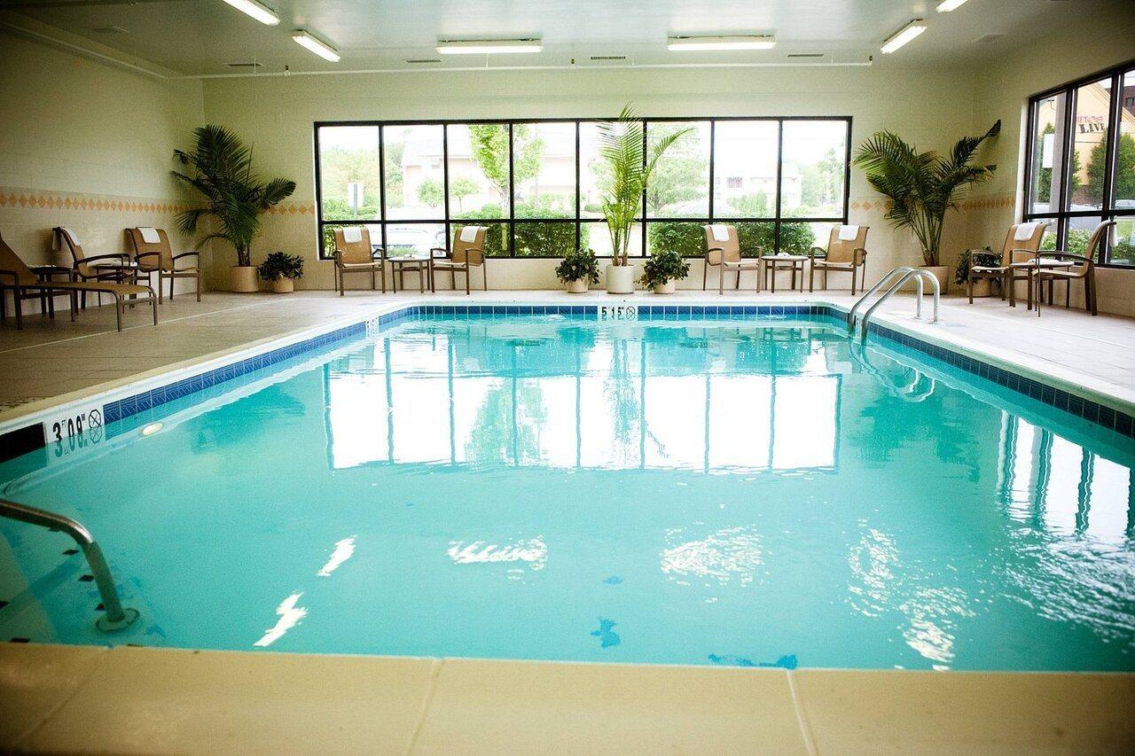 Chester Inn & Suites Sharonville Bagian luar foto