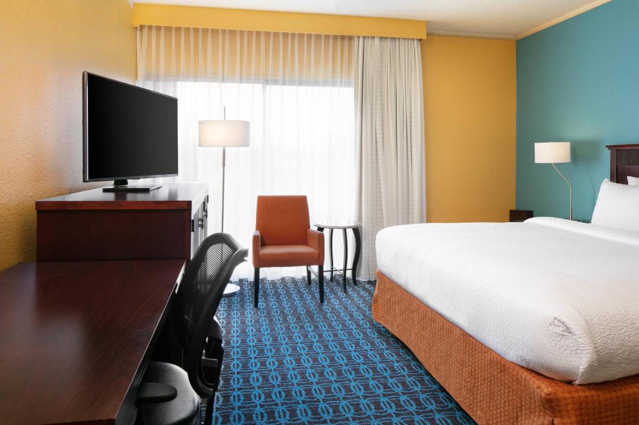 Chester Inn & Suites Sharonville Bagian luar foto
