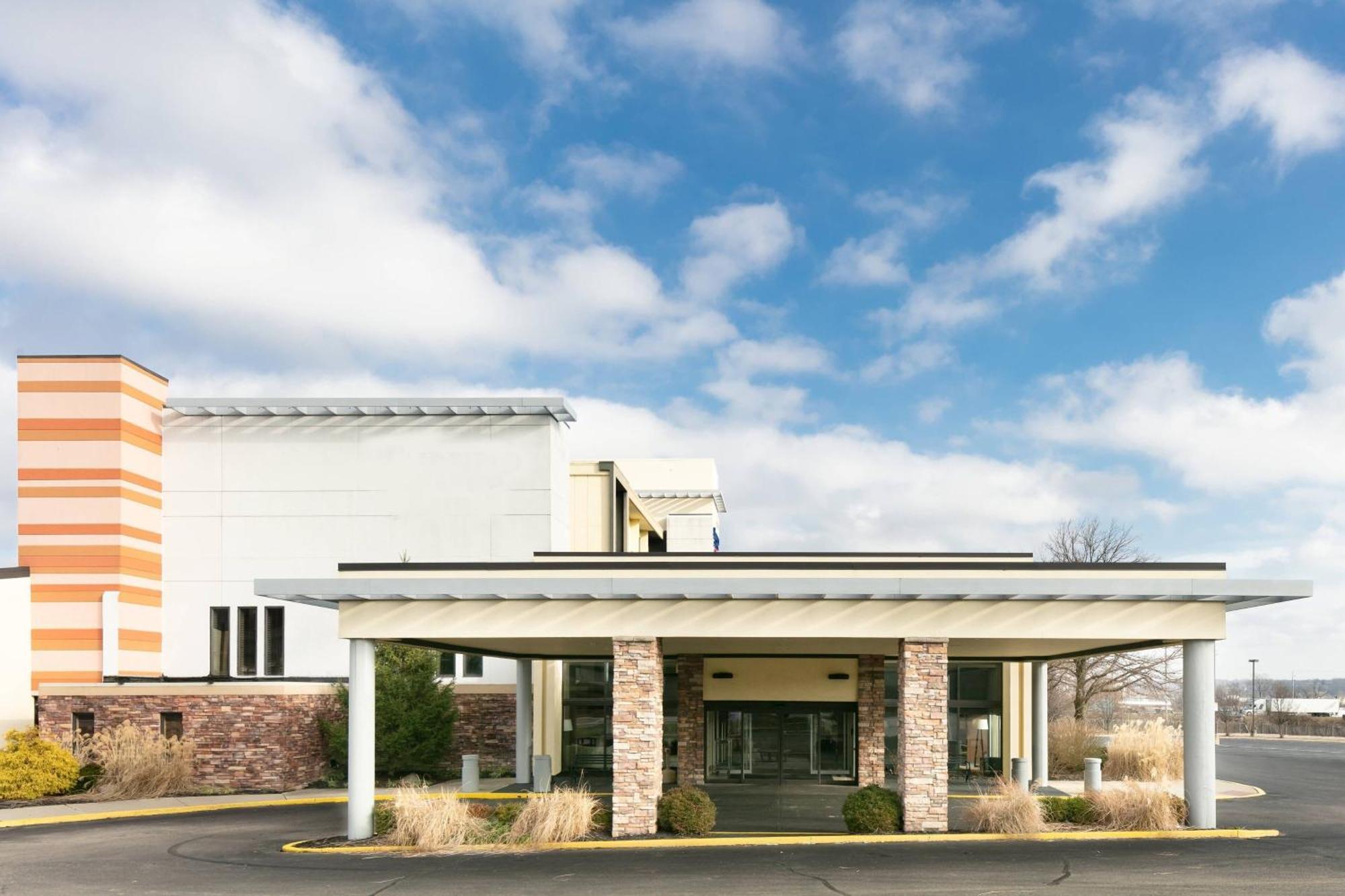 Chester Inn & Suites Sharonville Bagian luar foto
