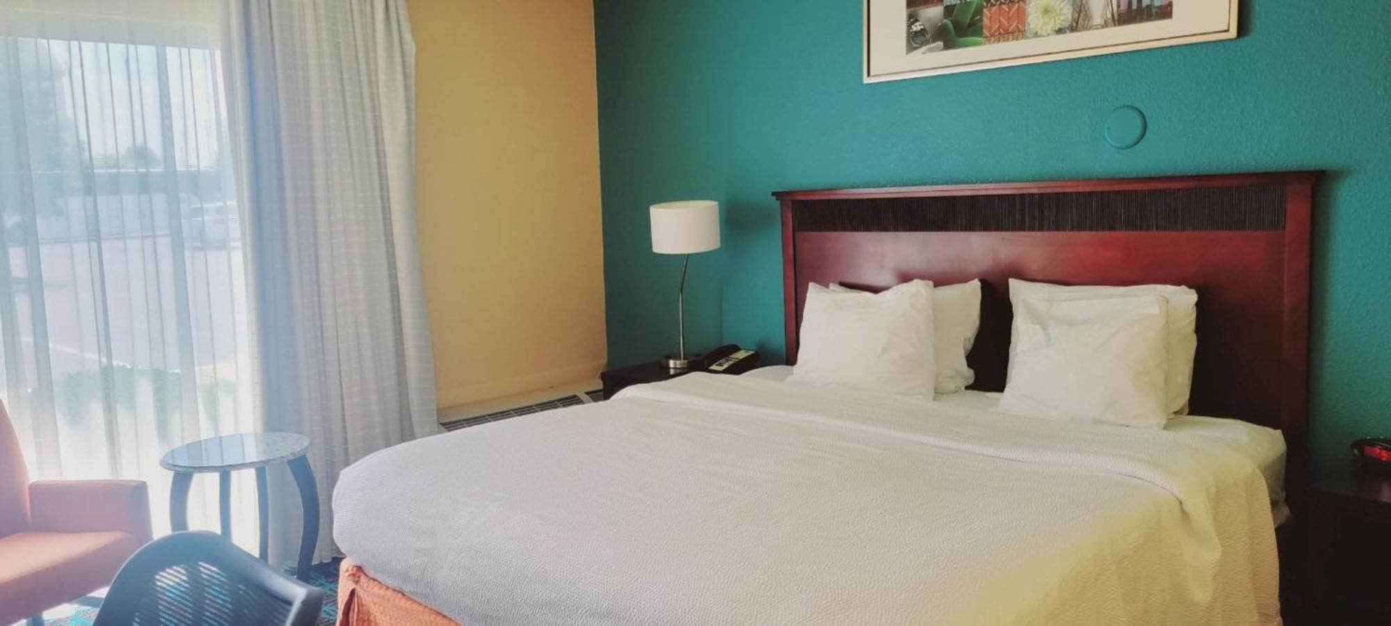 Chester Inn & Suites Sharonville Bagian luar foto