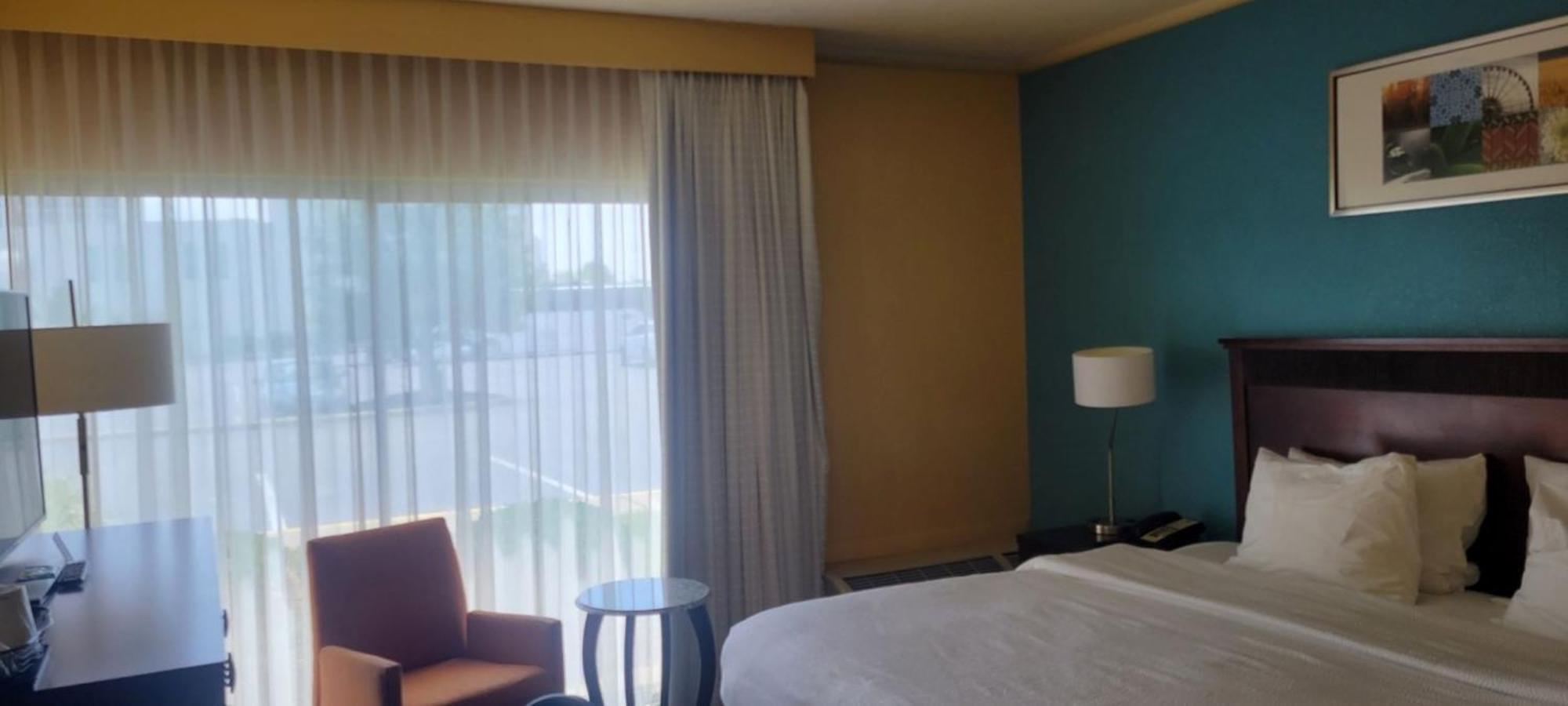 Chester Inn & Suites Sharonville Bagian luar foto