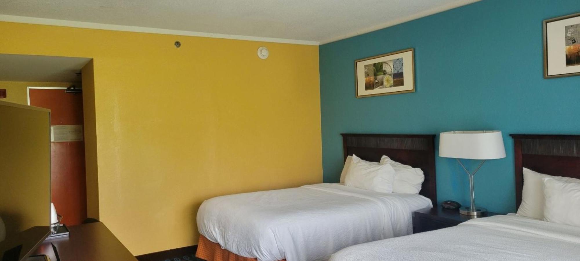 Chester Inn & Suites Sharonville Bagian luar foto
